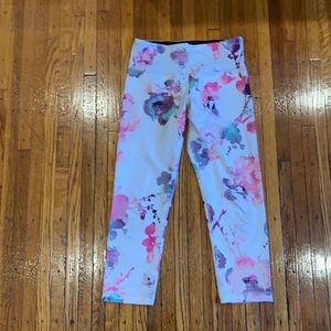 Lululemon Wunder Under Crop Blurred Blossom size 4